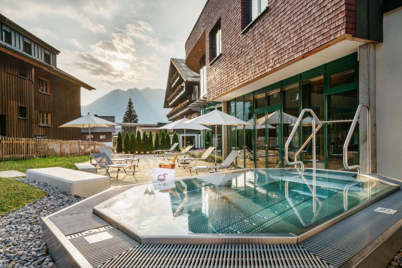 Hirschen Wohlfuehlhotel Schoppernau Exterior foto